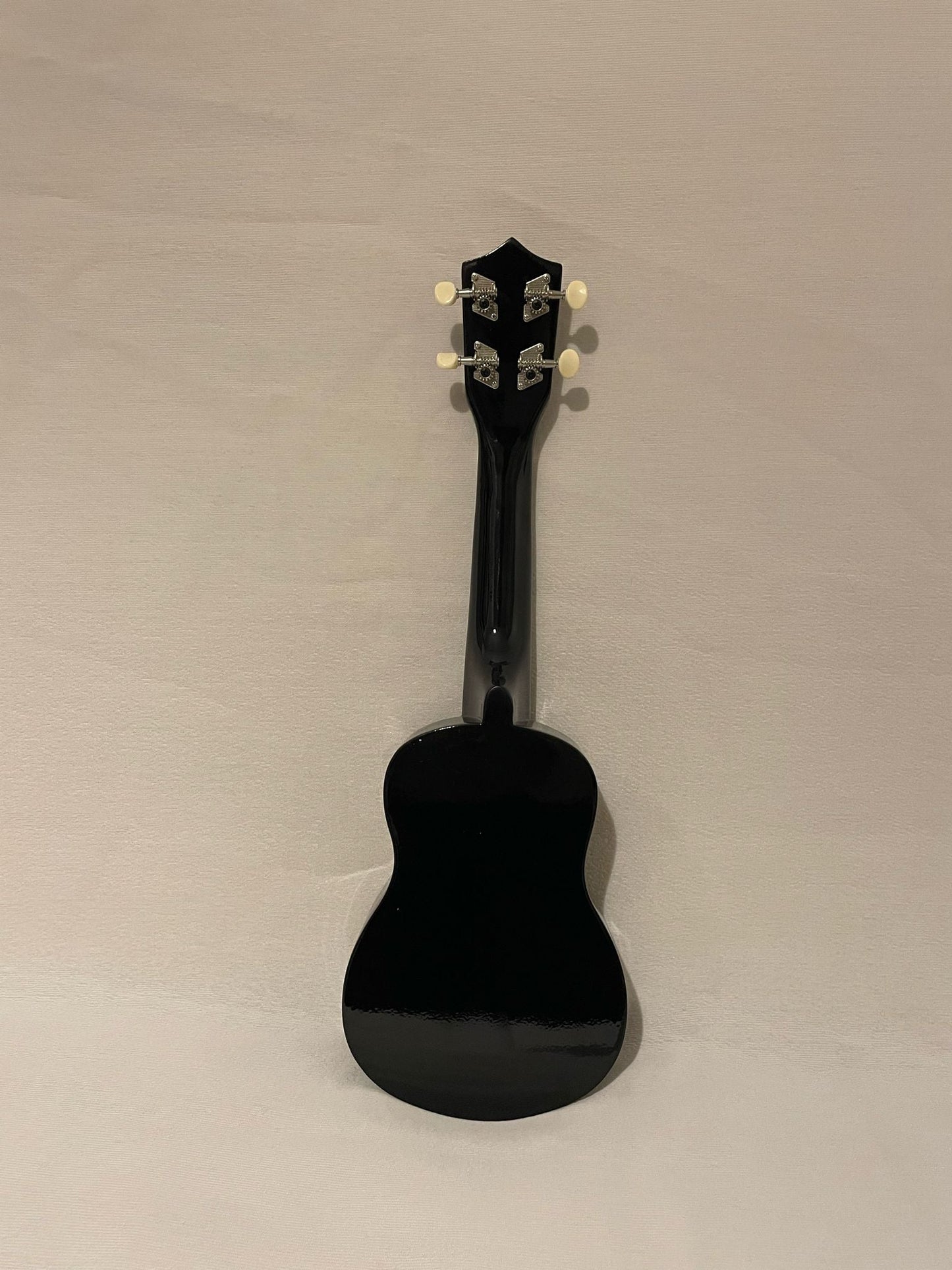 Dans la plus pure tradition des ukulélés, la marque WIKI - Cham Music - String Instrument