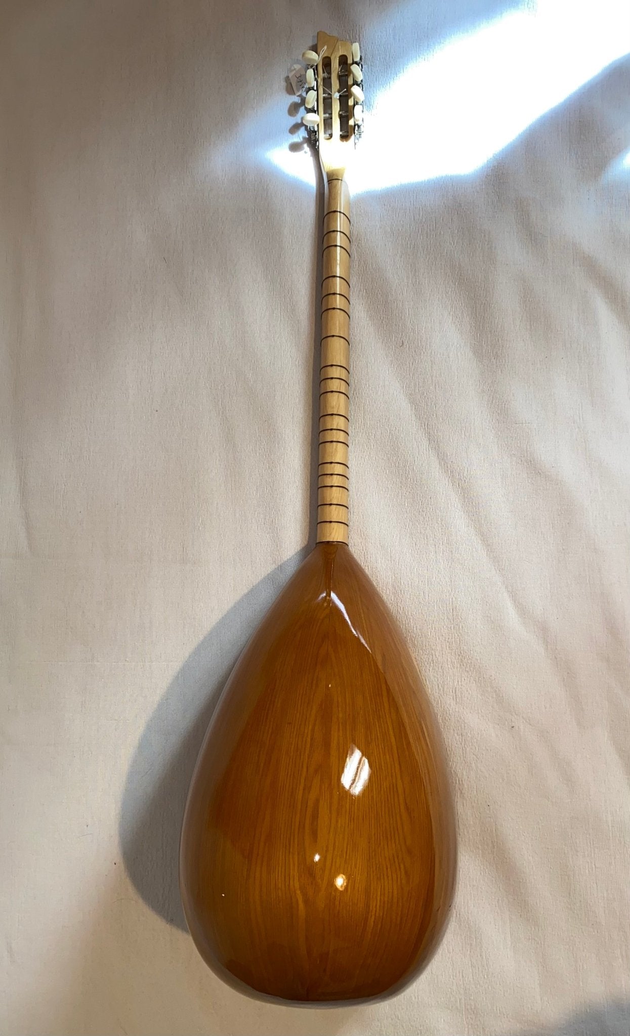 Découvrez ce superbe saz à manche long, fabriqué avec soin - Cham Music -