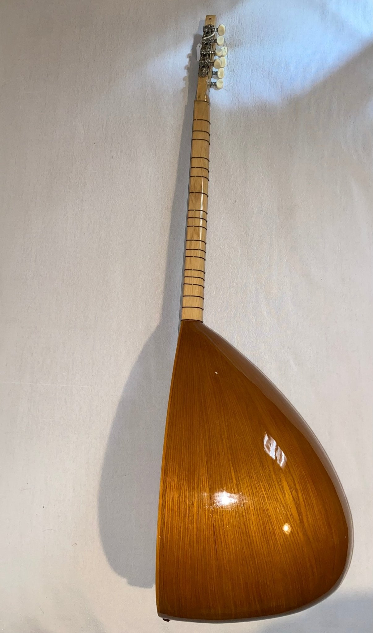 Découvrez ce superbe saz à manche long, fabriqué avec soin - Cham Music -