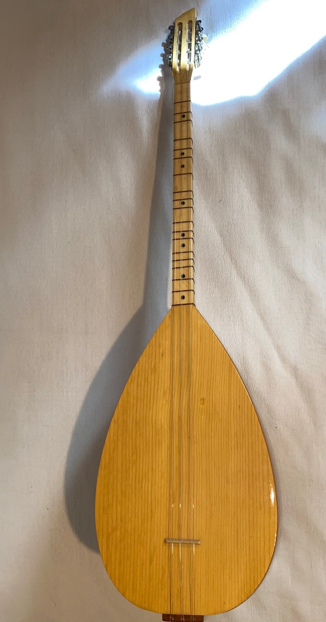 Découvrez ce superbe saz à manche long, fabriqué avec soin - Cham Music -