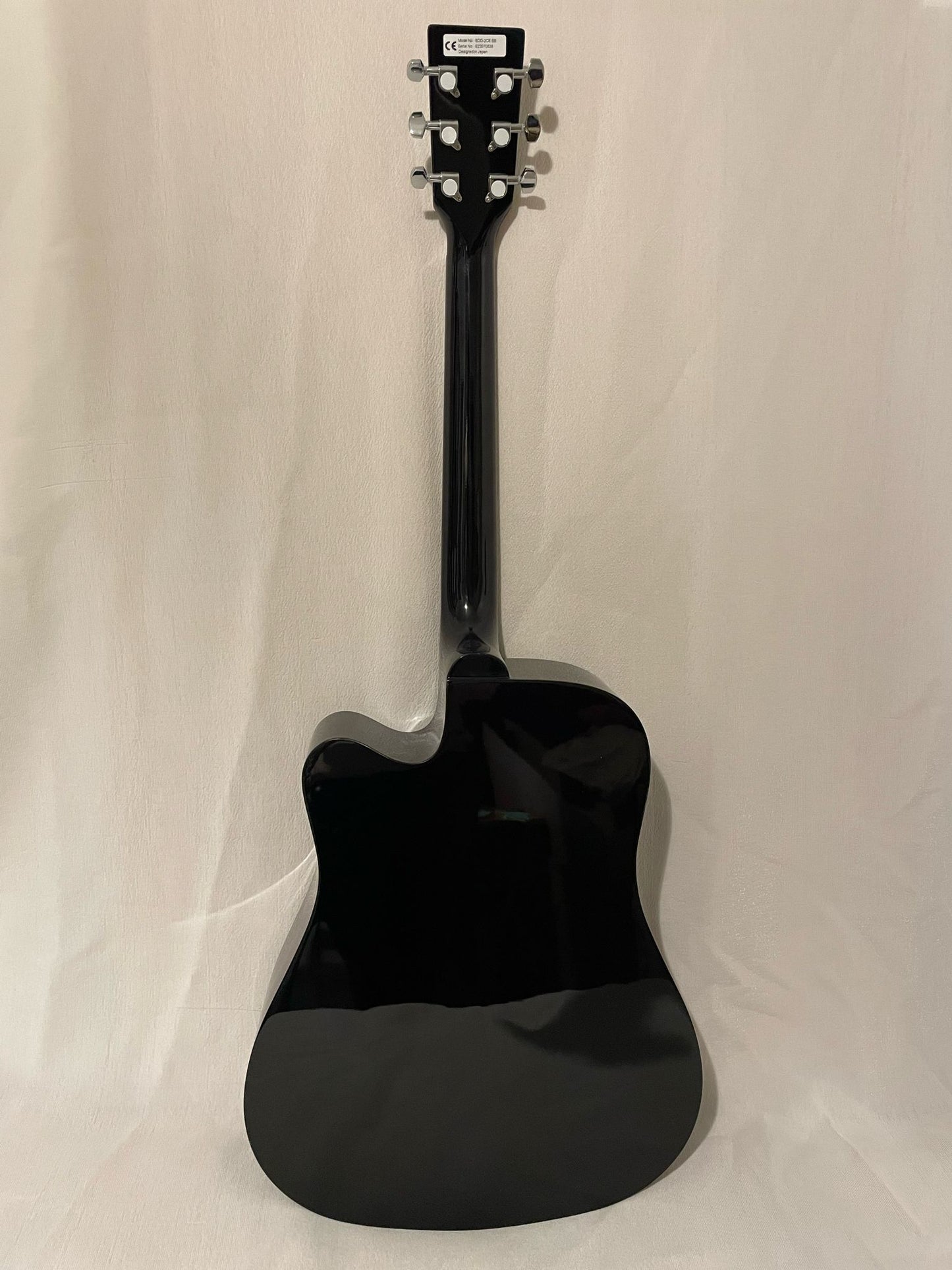 Découvrez la guitare folk électro - acoustique Suzuki, un - Cham Music -
