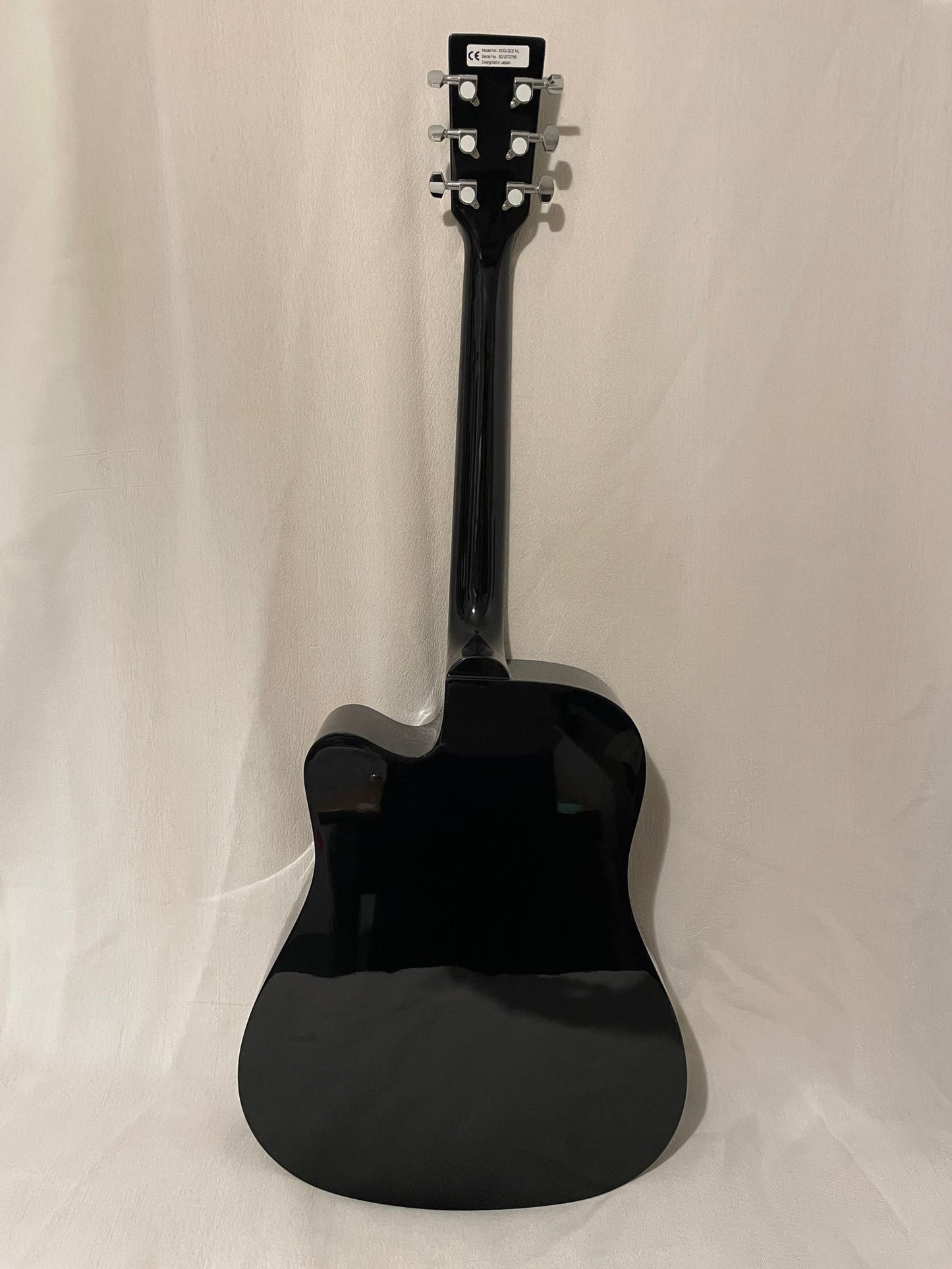 Découvrez la guitare folk électro - acoustique Suzuki, un - Cham Music -