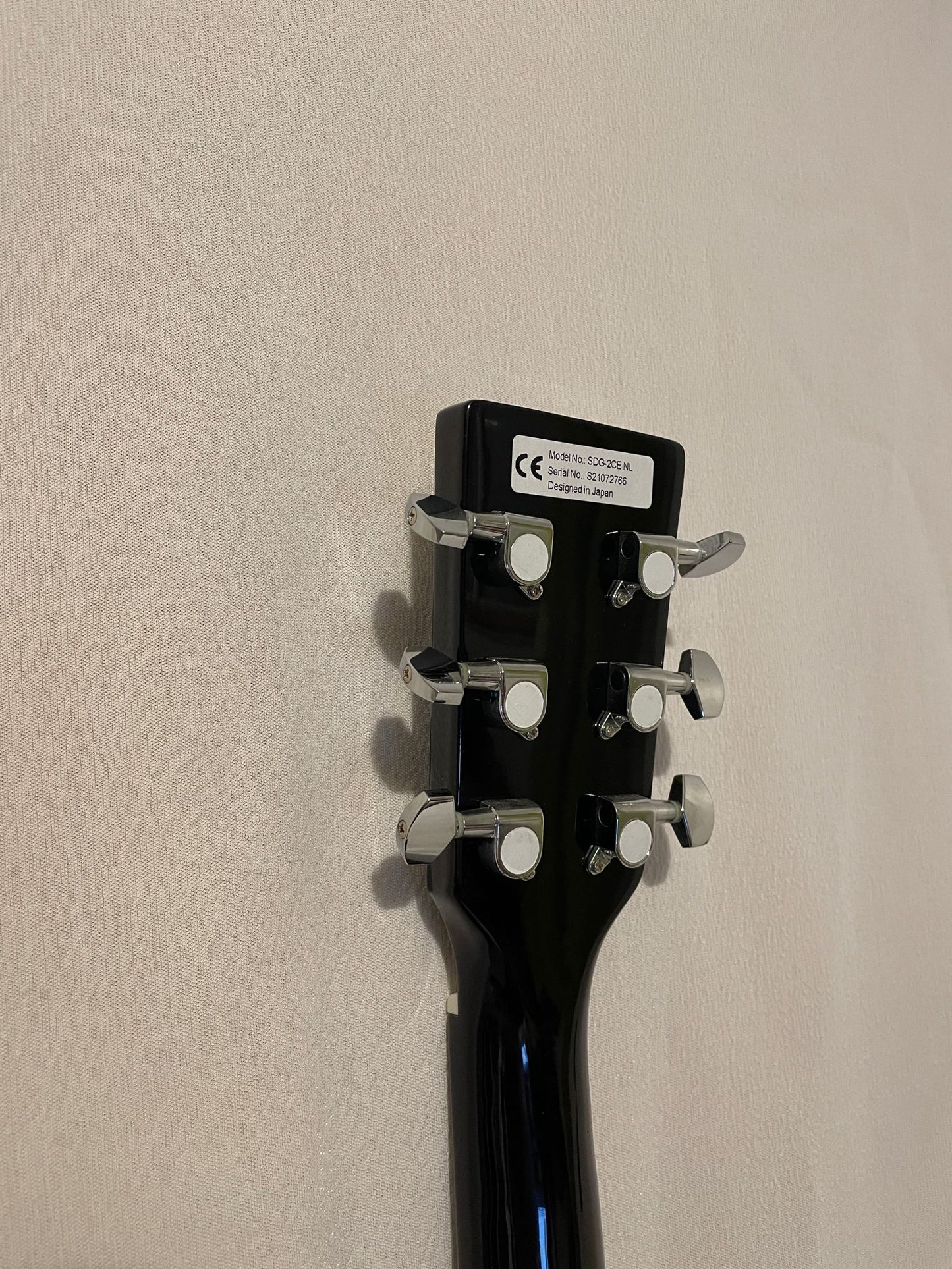 Découvrez la guitare folk électro - acoustique Suzuki, un - Cham Music -