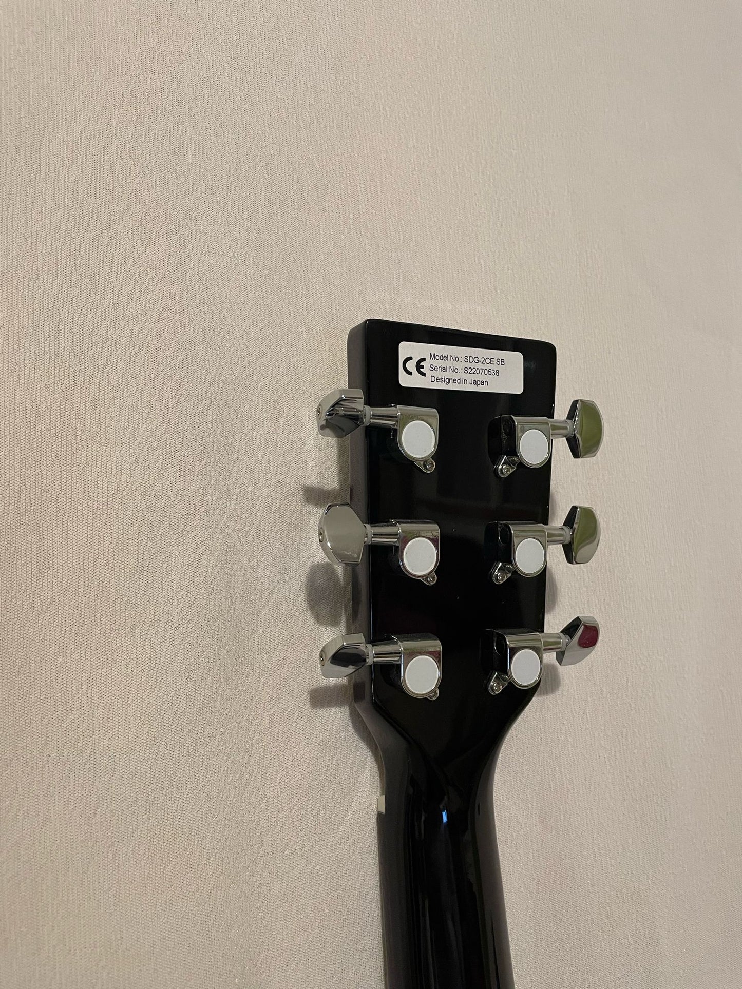 Découvrez la guitare folk électro - acoustique Suzuki, un - Cham Music -