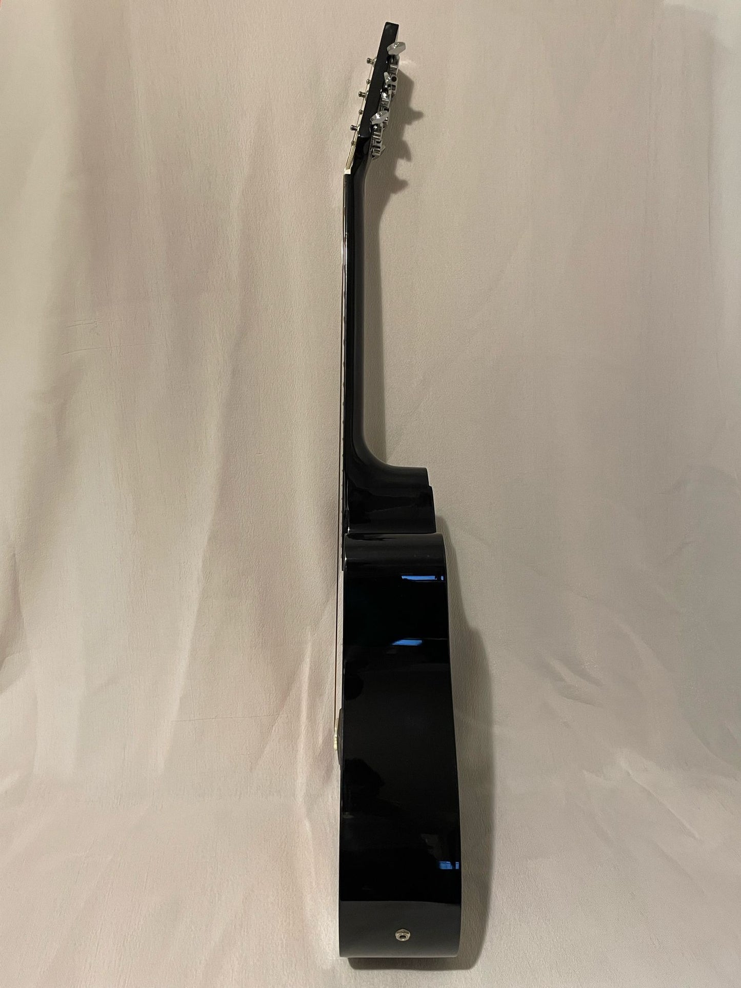 Découvrez la guitare folk électro - acoustique Suzuki, un - Cham Music -