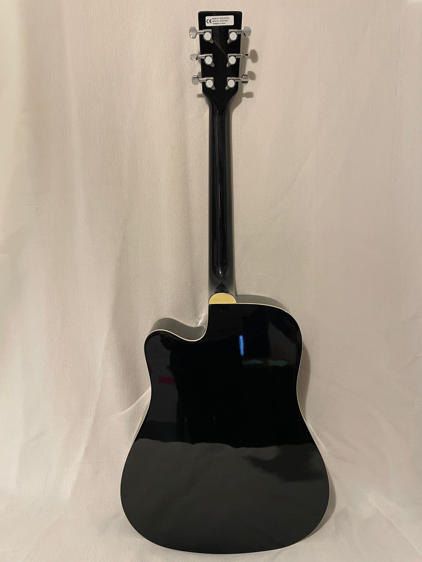 Découvrez la guitare folk électro - acoustique Suzuki, un - Cham Music -
