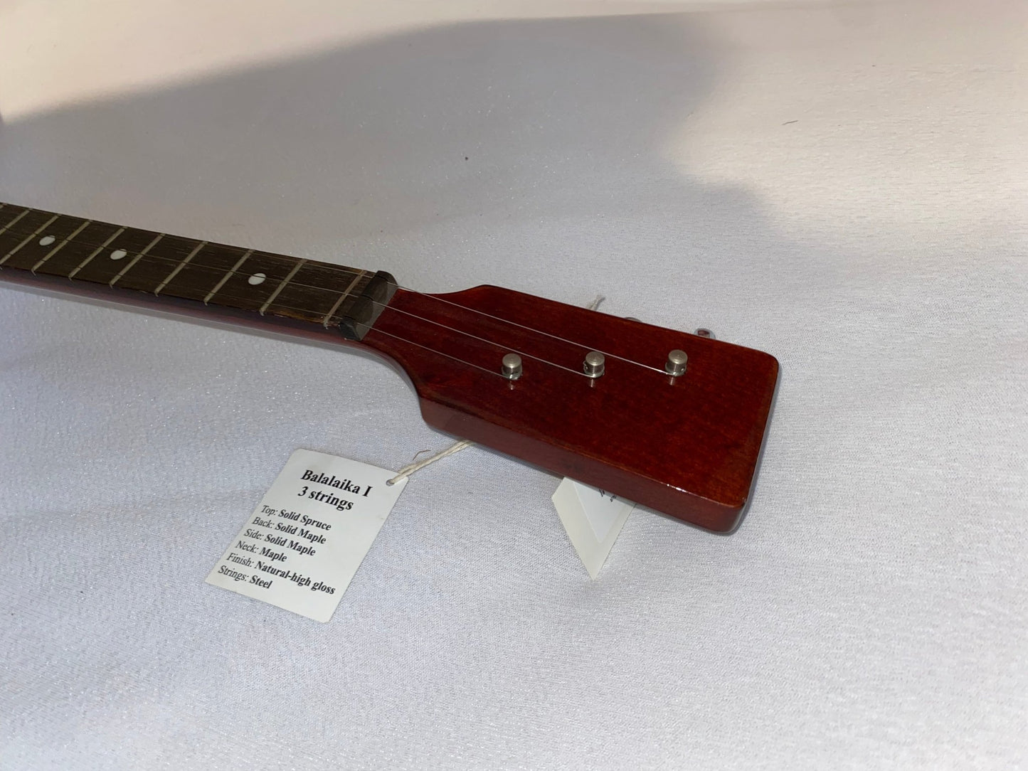 Instrument emblématique de la musique russe, la balalaïka - Cham Music -