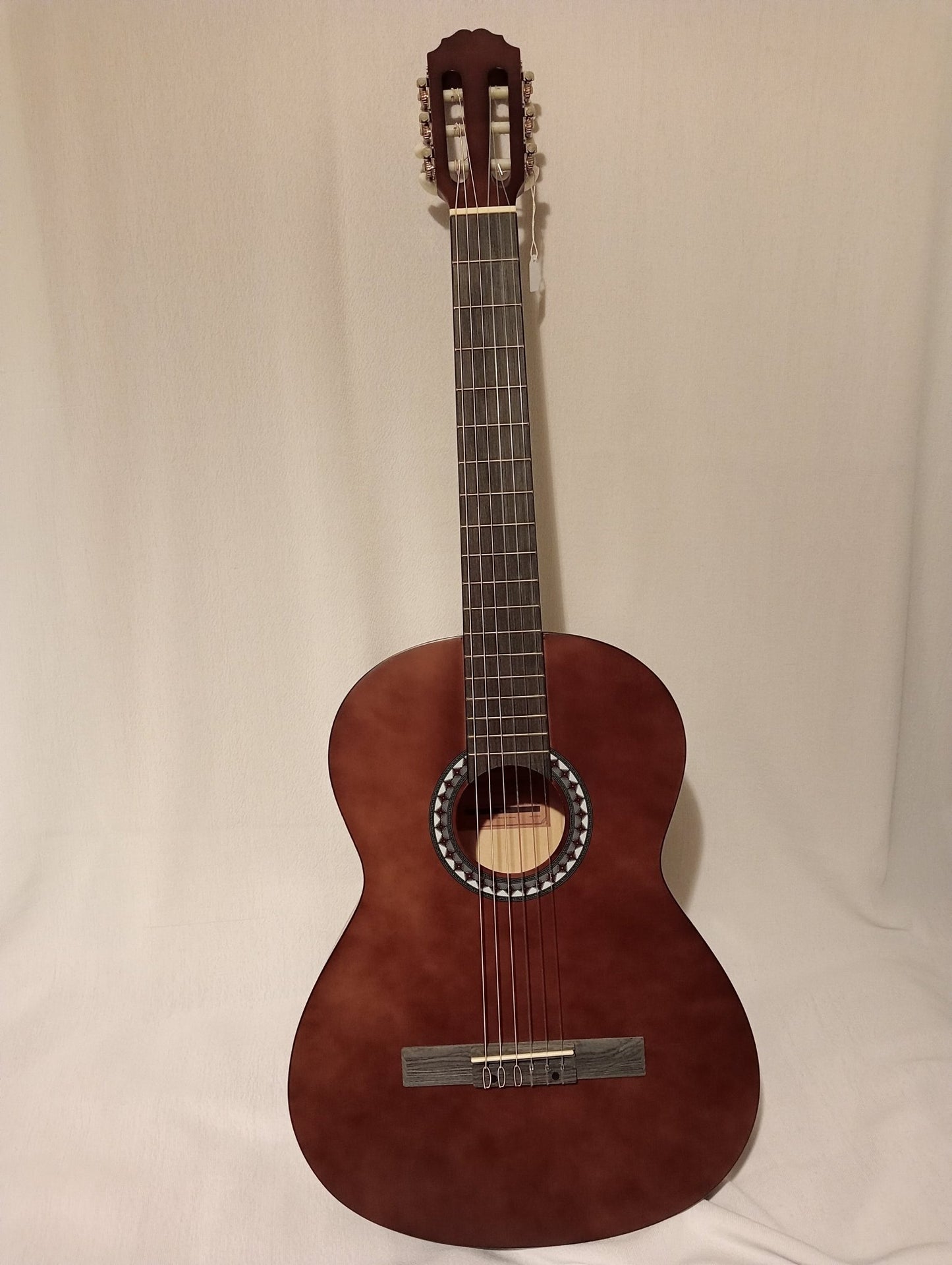 La guitare classique Pure de GEWA, en taille 4/4, est un - Cham Music -