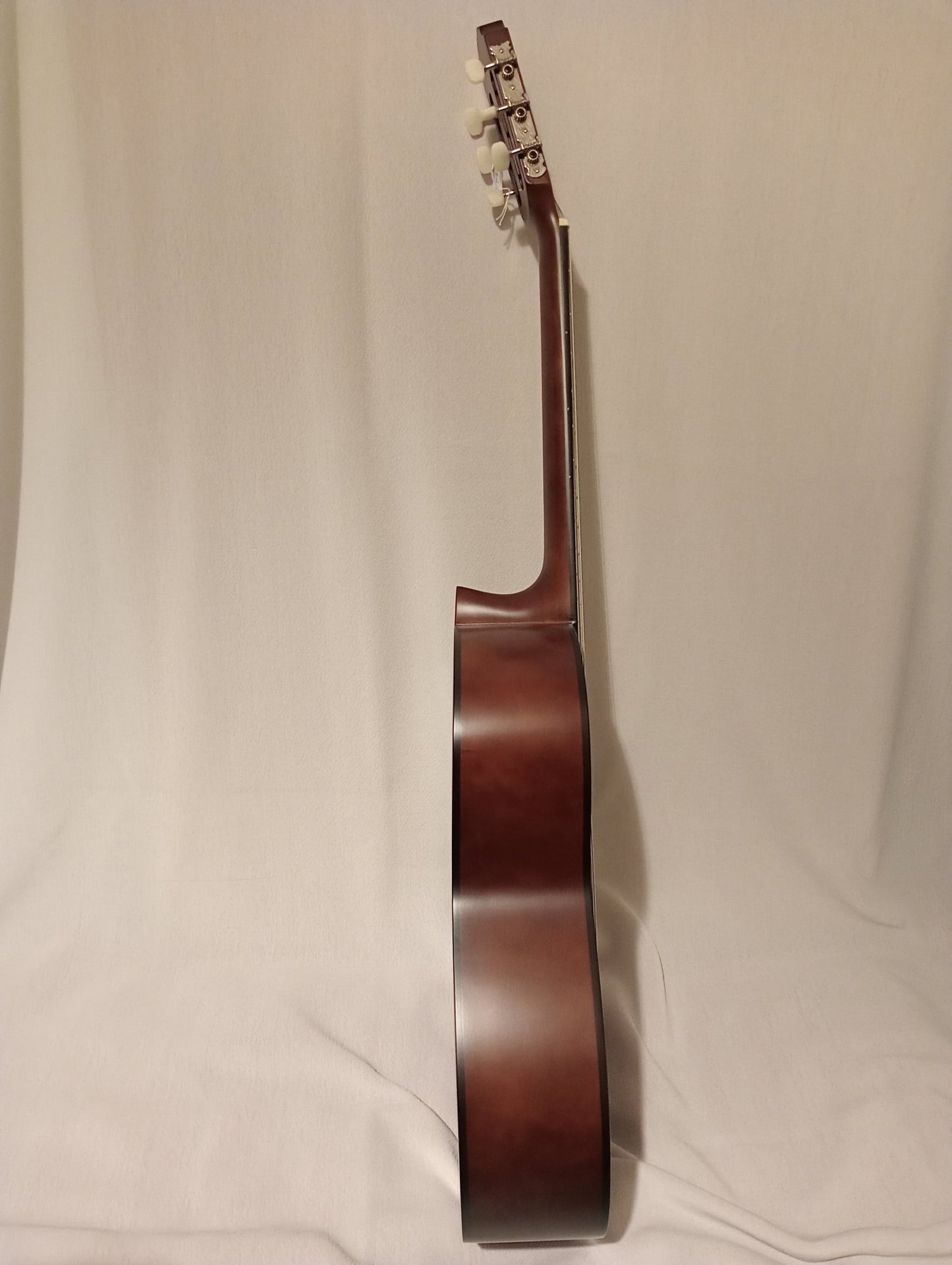 La guitare classique Pure de GEWA, en taille 4/4, est un - Cham Music -