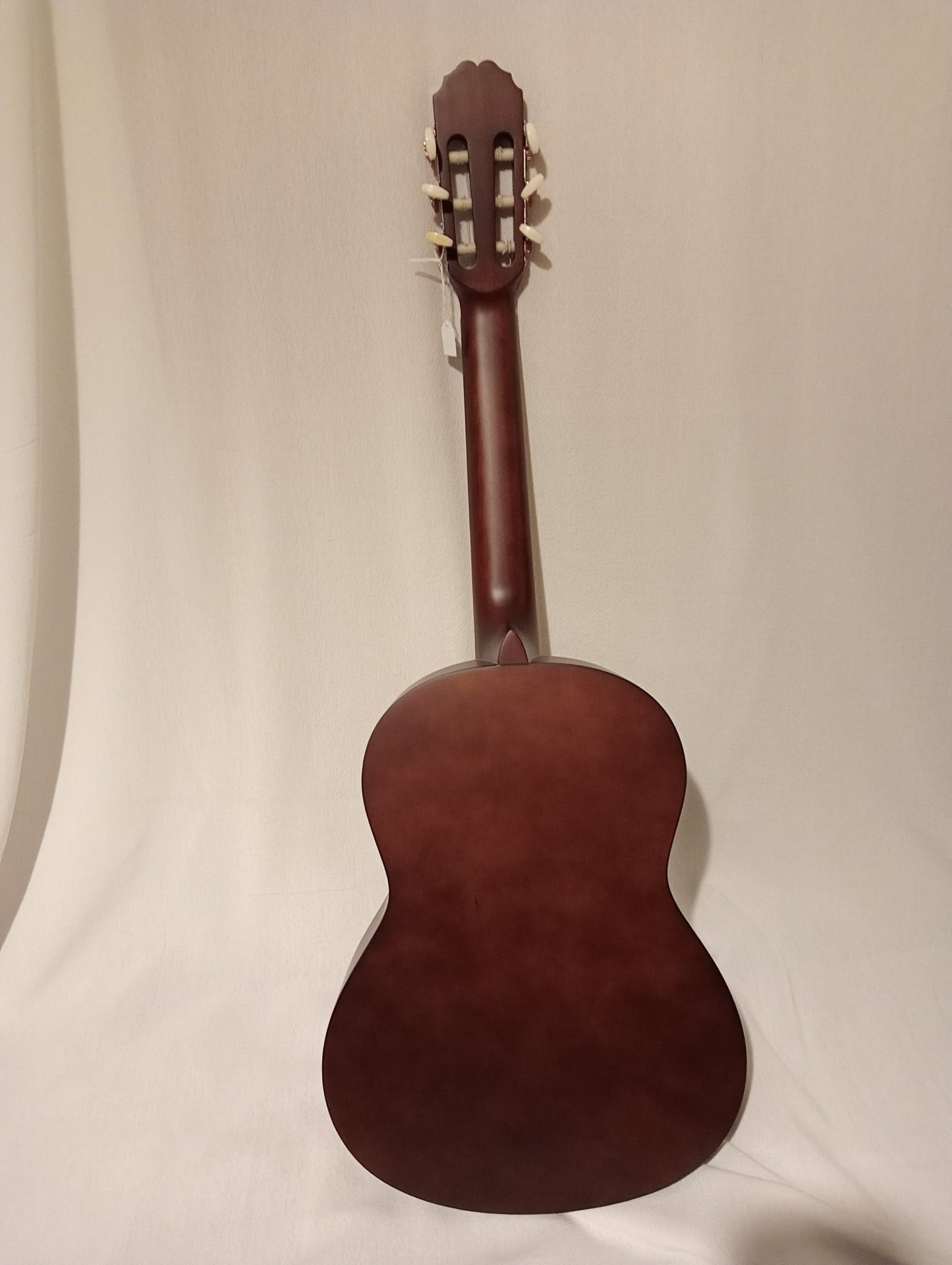 La guitare classique Pure de GEWA, en taille 4/4, est un - Cham Music -