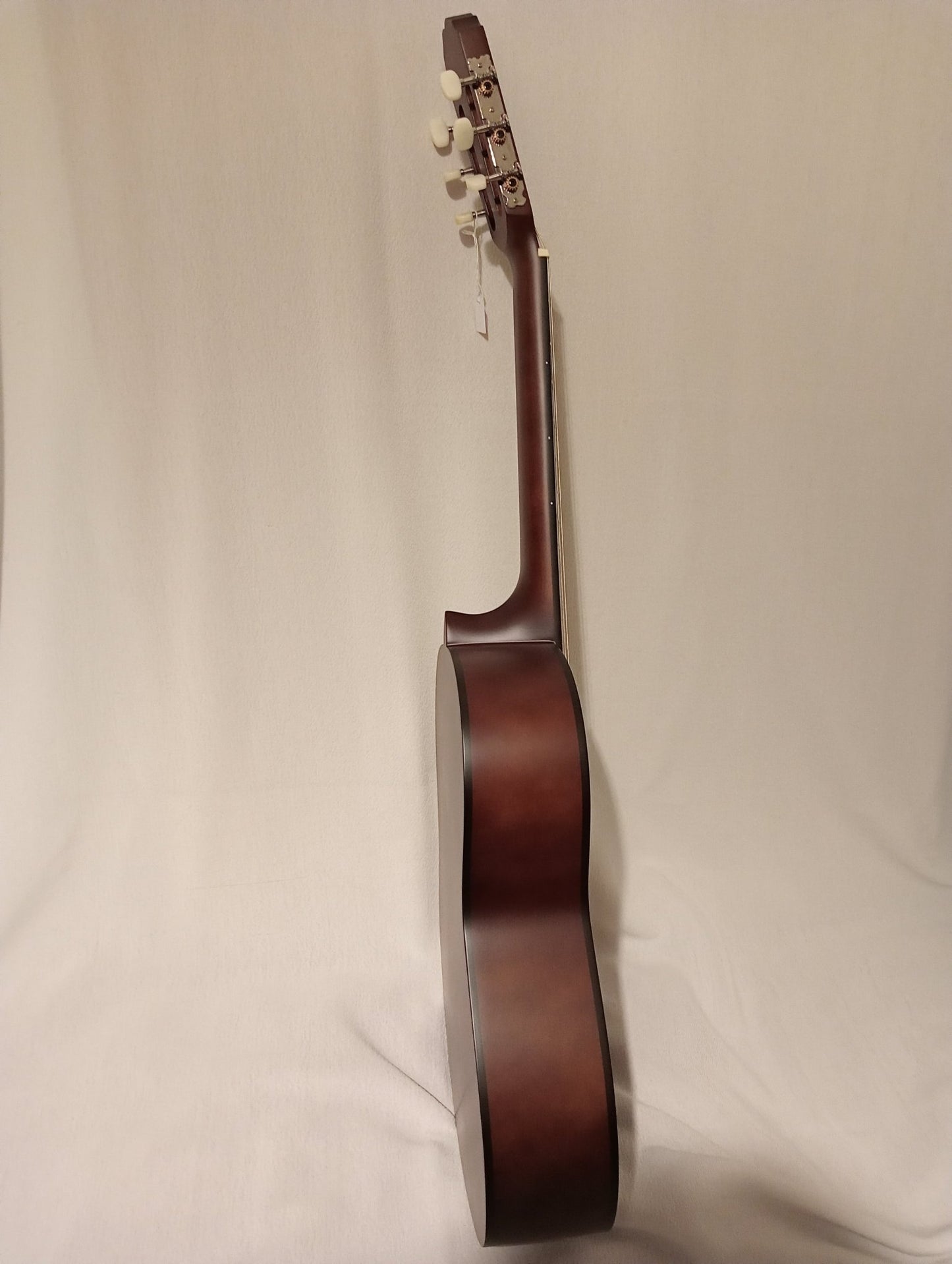 La guitare classique Pure de GEWA, en taille 4/4, est un - Cham Music -