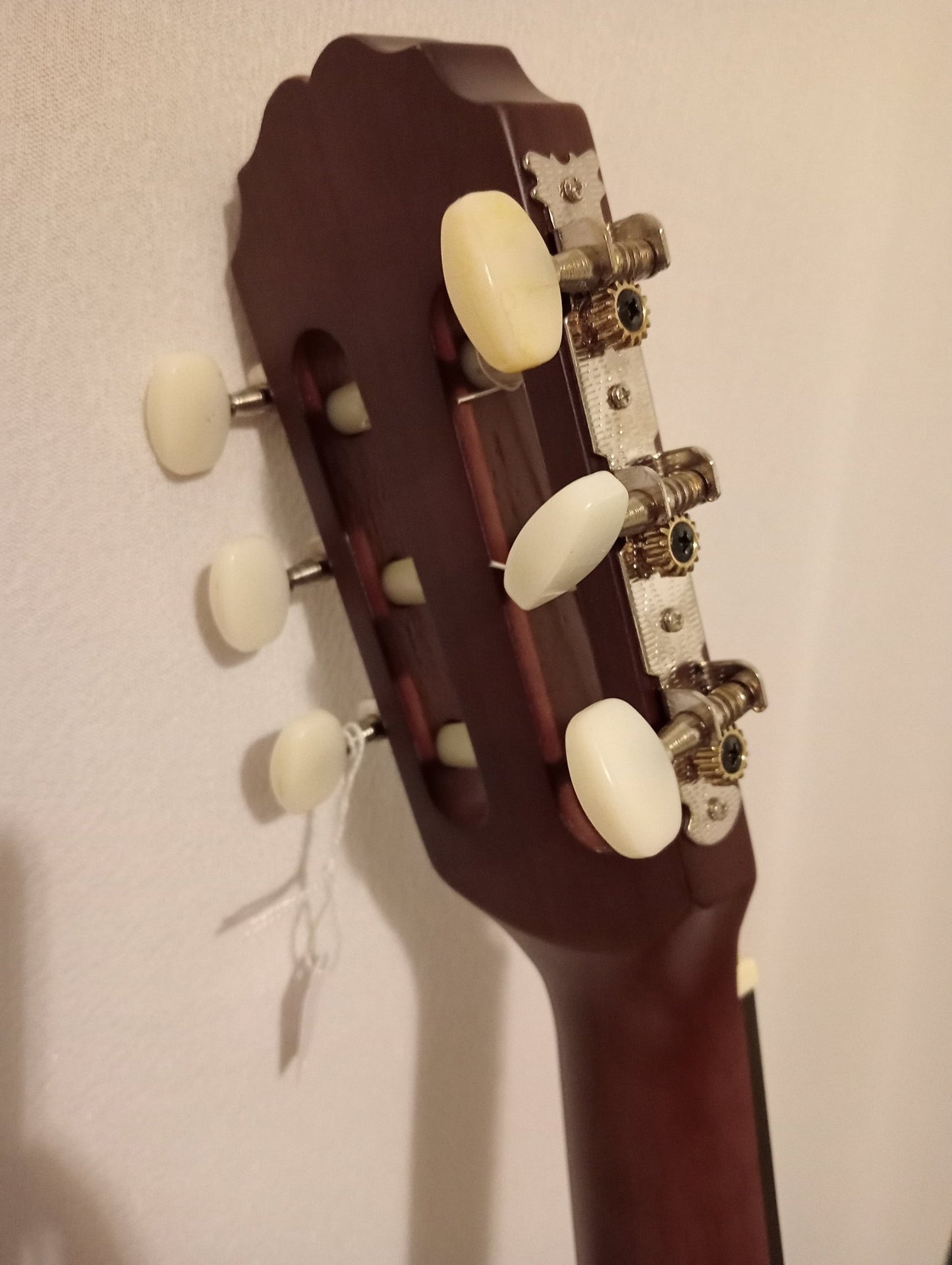 La guitare classique Pure de GEWA, en taille 4/4, est un - Cham Music -
