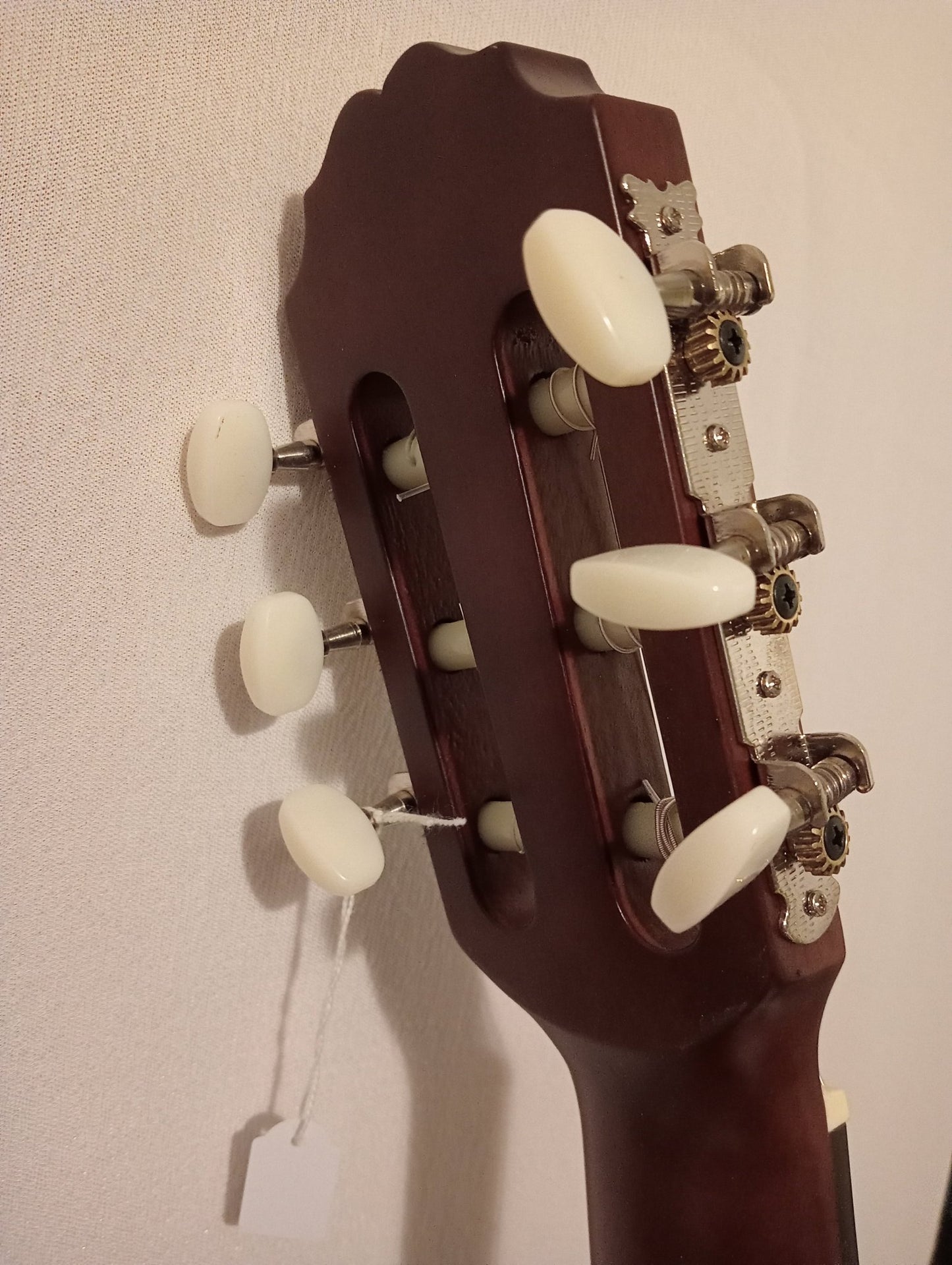 La guitare classique Pure de GEWA, en taille 4/4, est un - Cham Music -