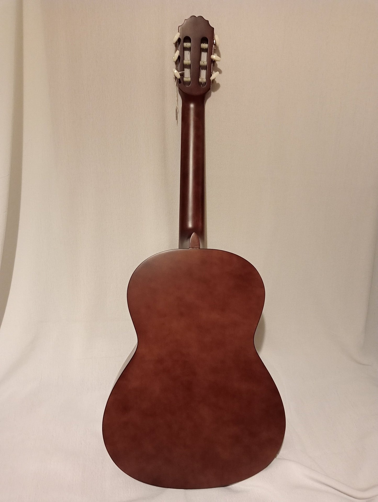 La guitare classique Pure de GEWA, en taille 4/4, est un - Cham Music -