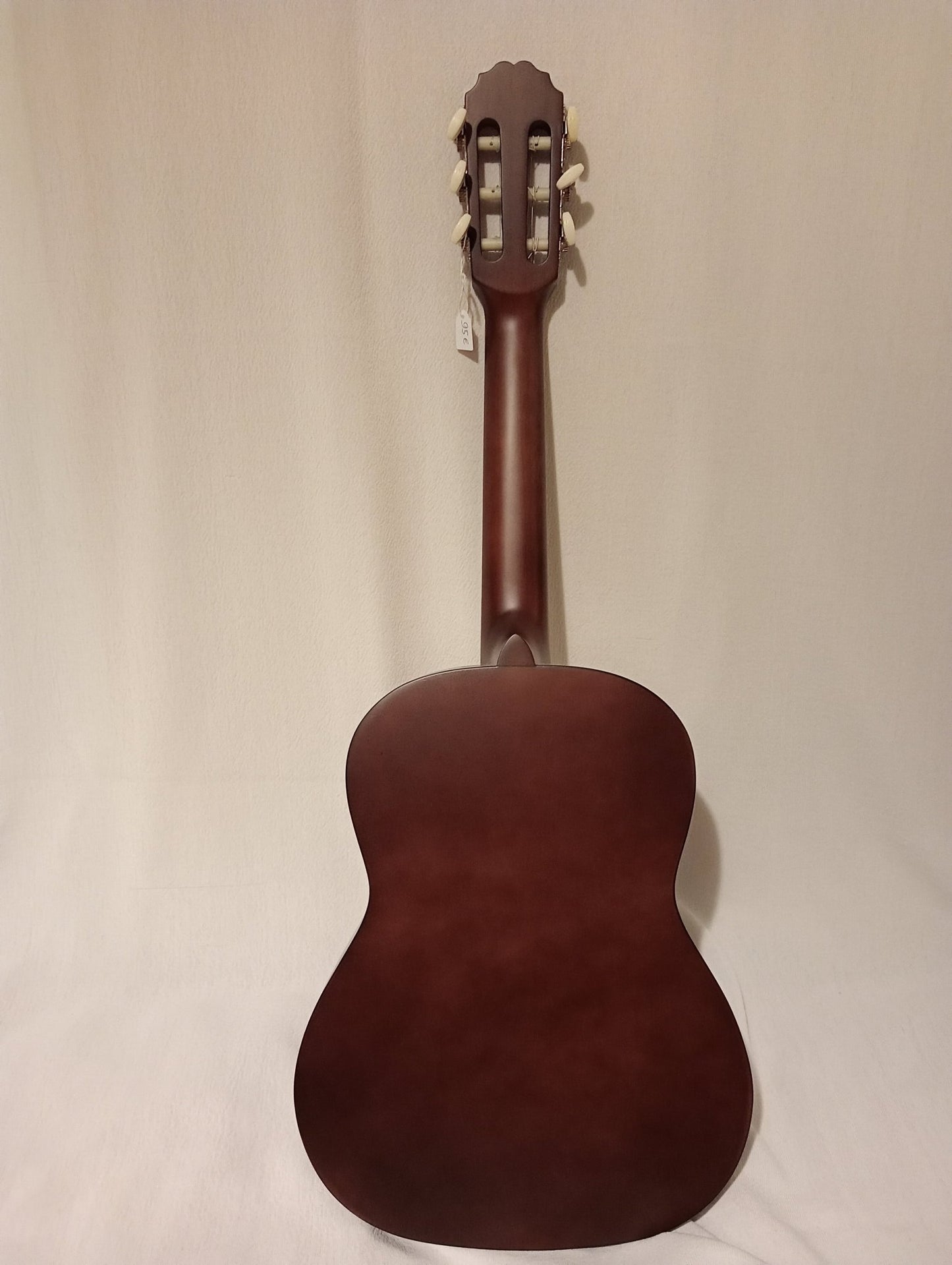 La guitare classique Pure de GEWA, en taille 4/4, est un - Cham Music -