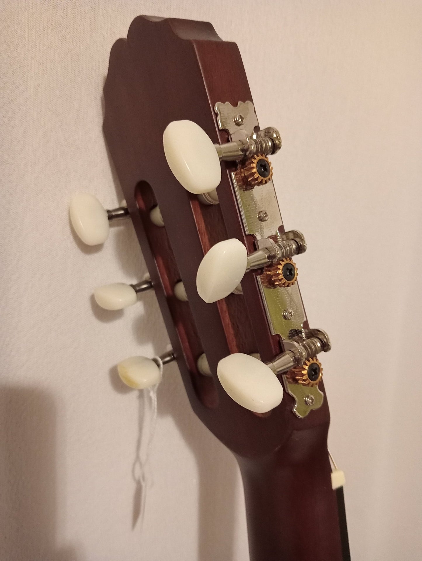 La guitare classique Pure de GEWA, en taille 4/4, est un - Cham Music -