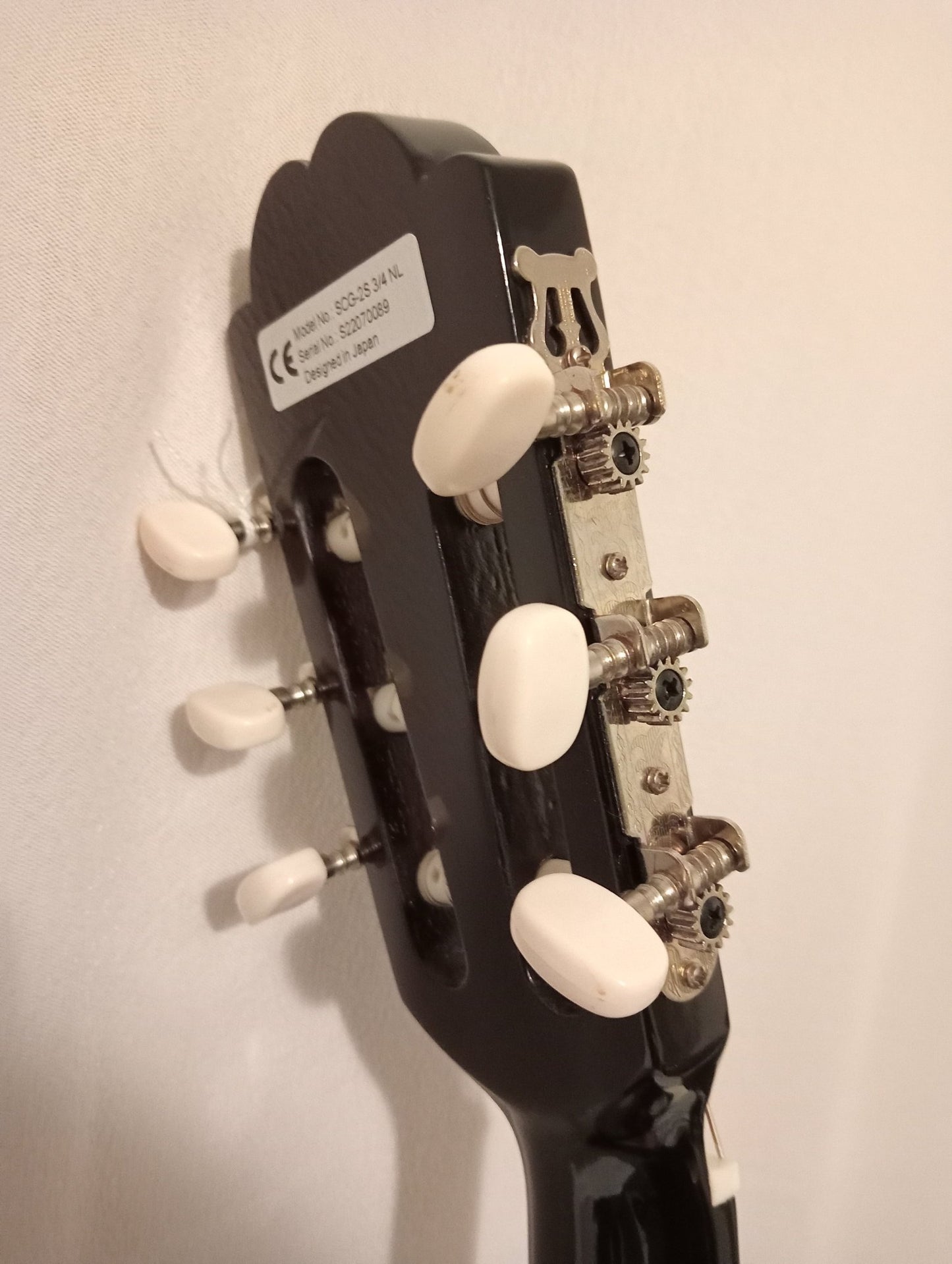 La guitare classique Suzuki allie des matériaux de qualité - Cham Music -