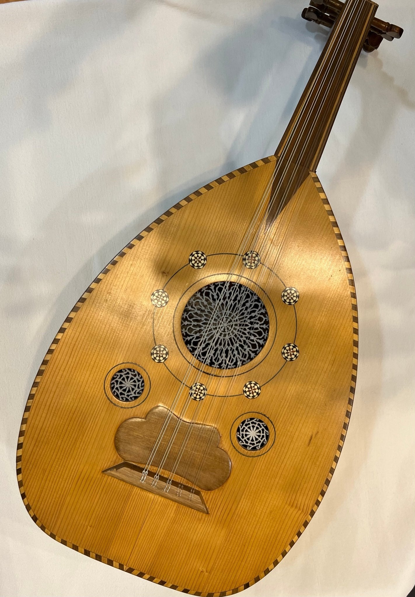 Un instrument chargé dâme, prêt à vibrer à nouveau - Cham Music -