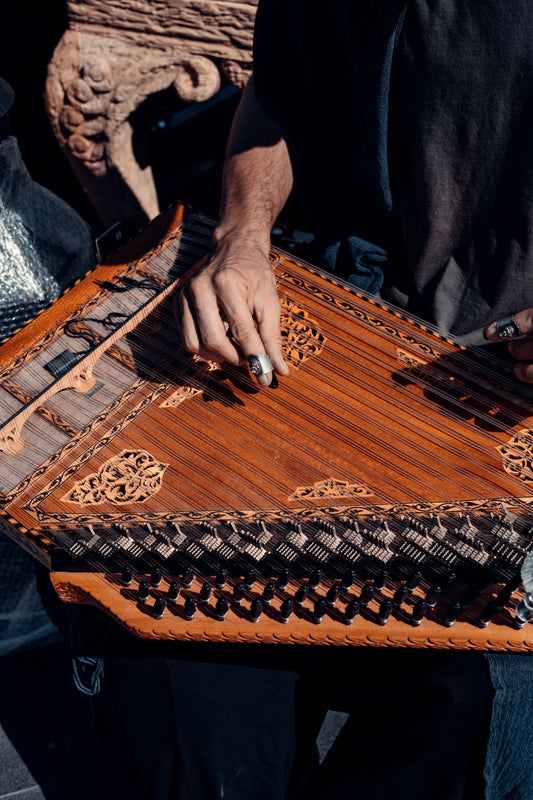 Le retour des instruments traditionnels dans la musique