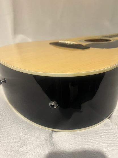 La guitare folk électro-acoustique Delson HW-41 combine