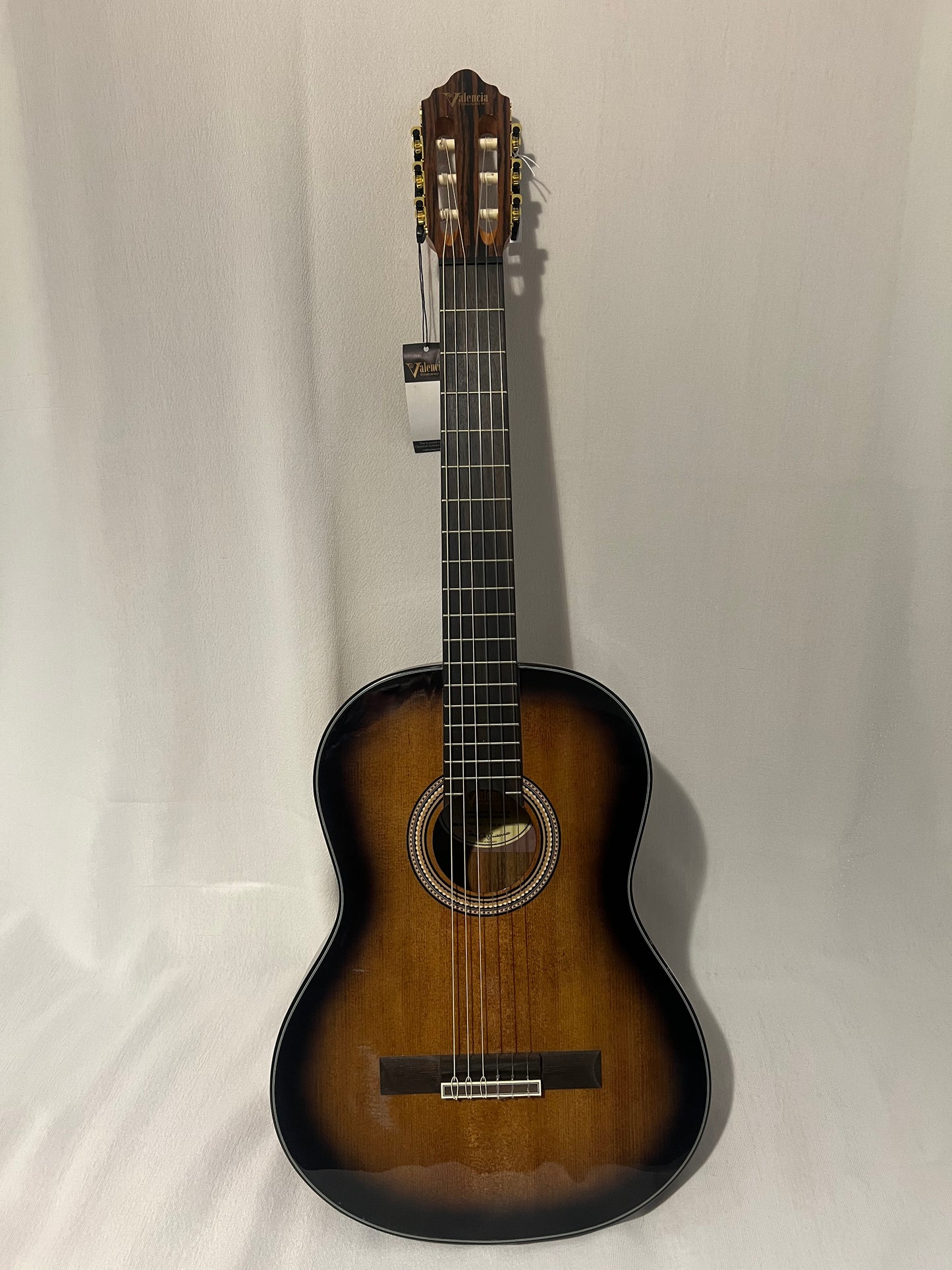 La guitare classique Valencia Série 560 est un instrument