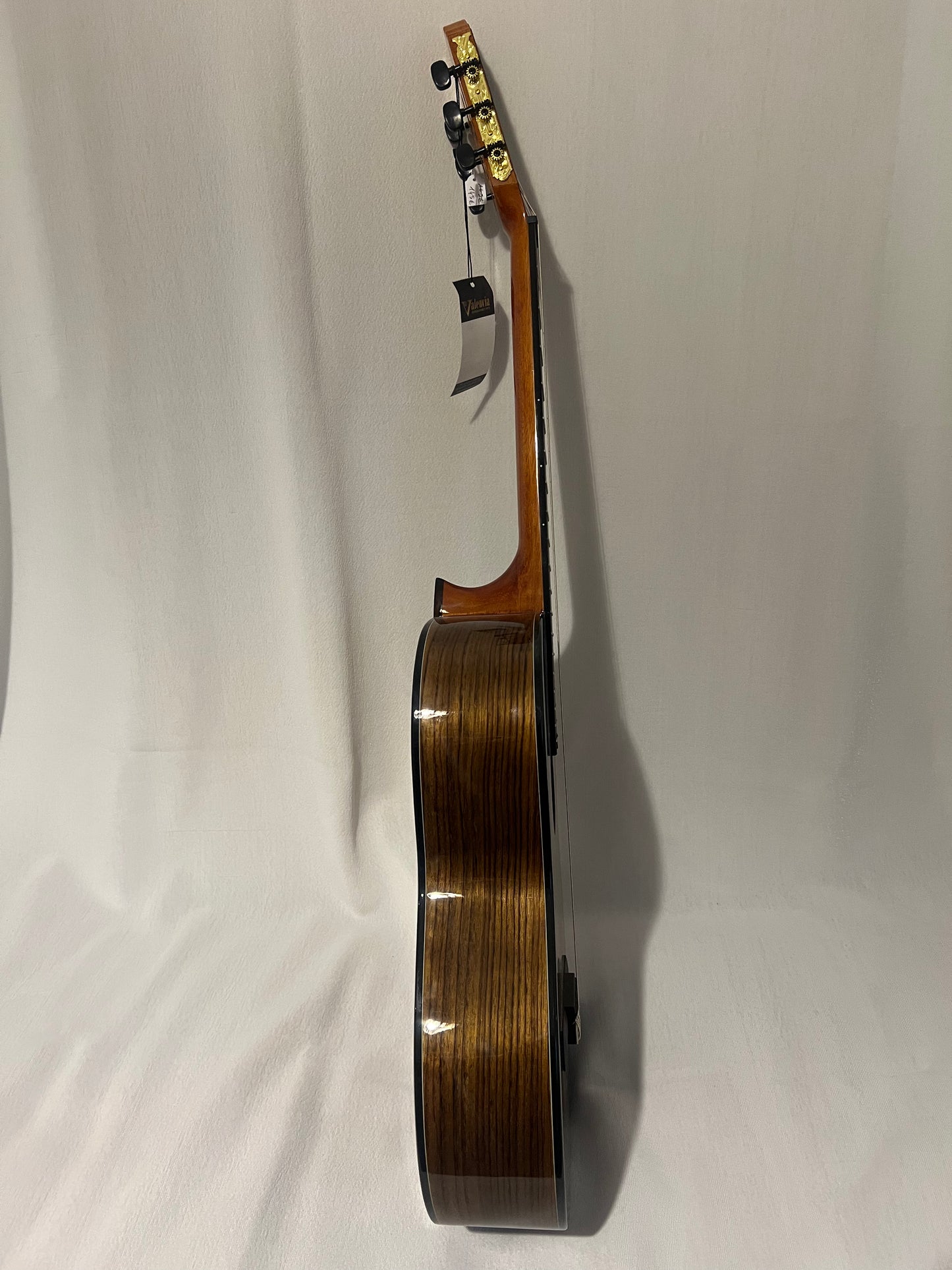 La guitare classique Valencia Série 560 est un instrument