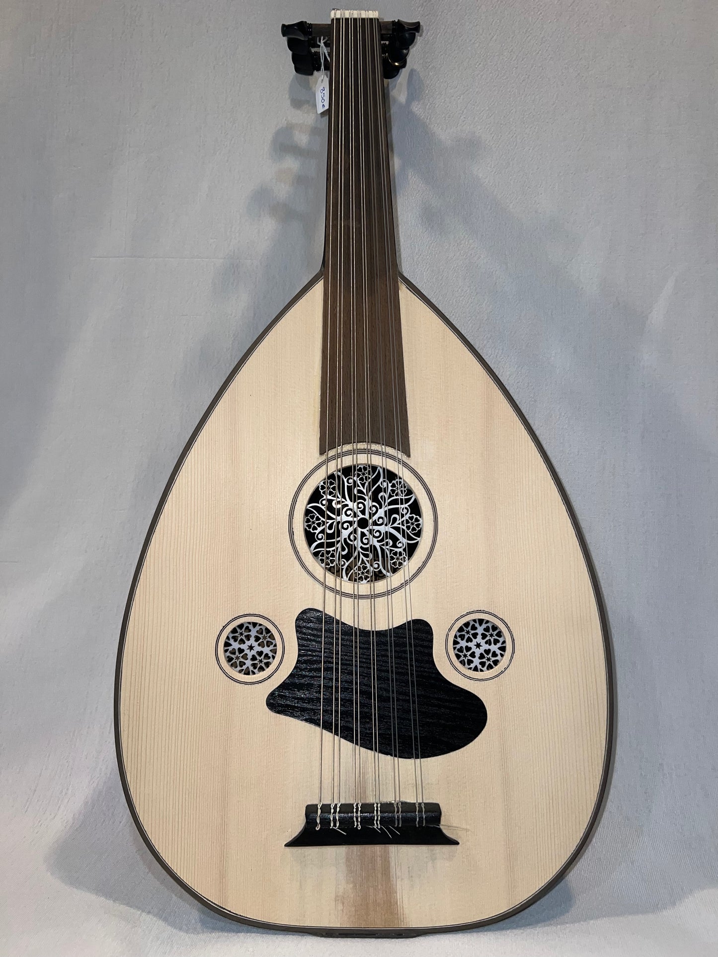 Oud turc intermédiaire Noyer et Épicéa – Modèle 2