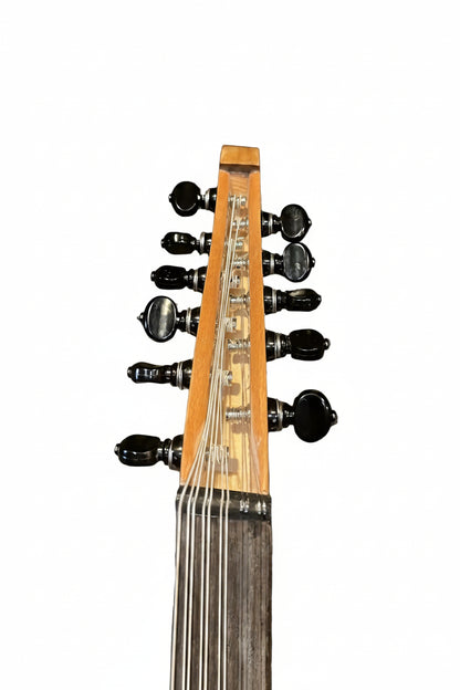 Oud Turc intermédiaire avec des mécaniques moderne