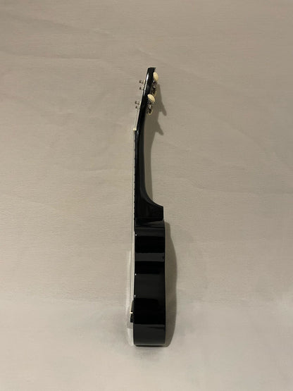 Dans la plus pure tradition des ukulélés, la marque WIKI - Cham Music - String Instrument