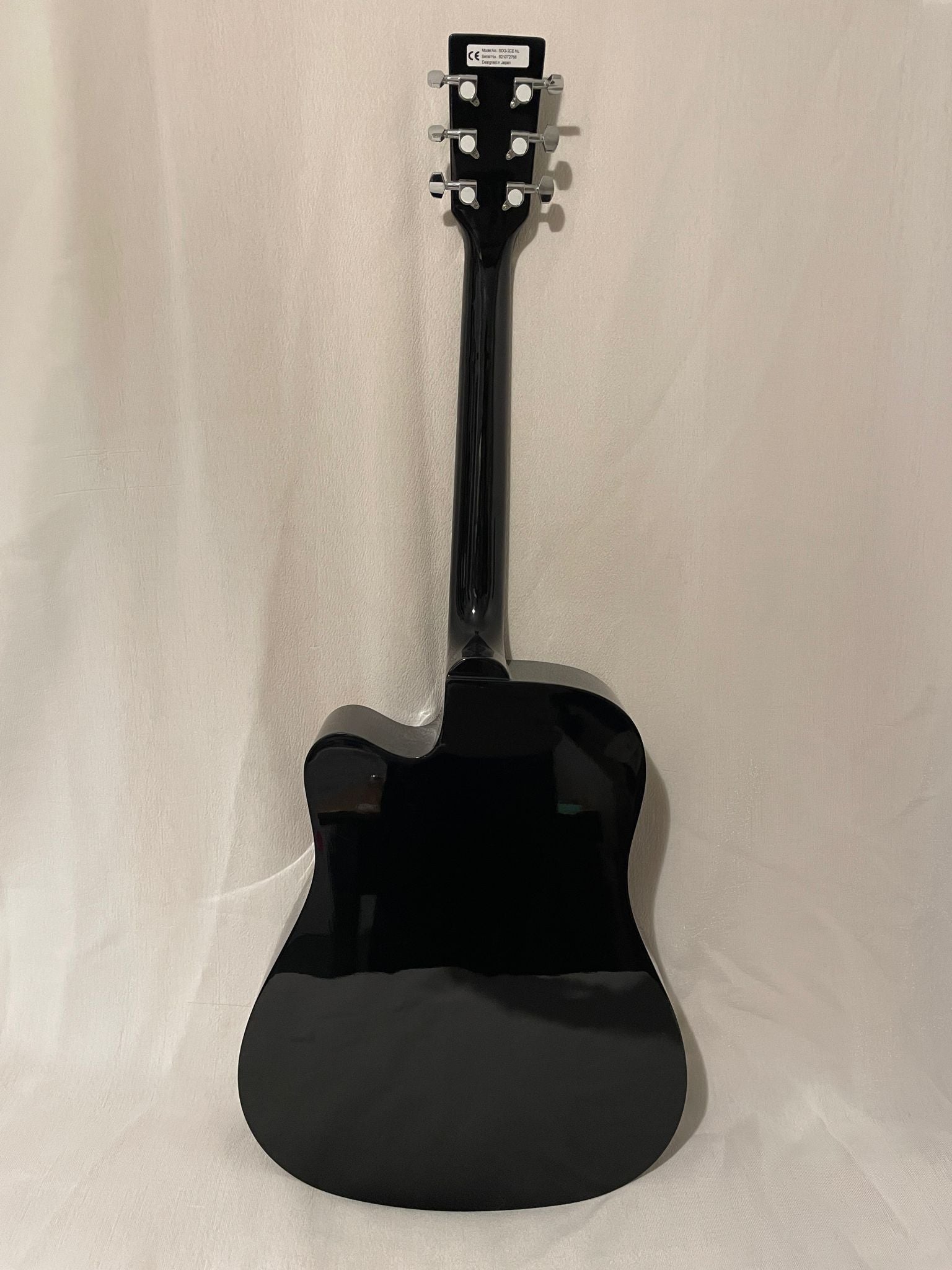 Découvrez la guitare folk électro - acoustique Suzuki, un - Cham Music - 