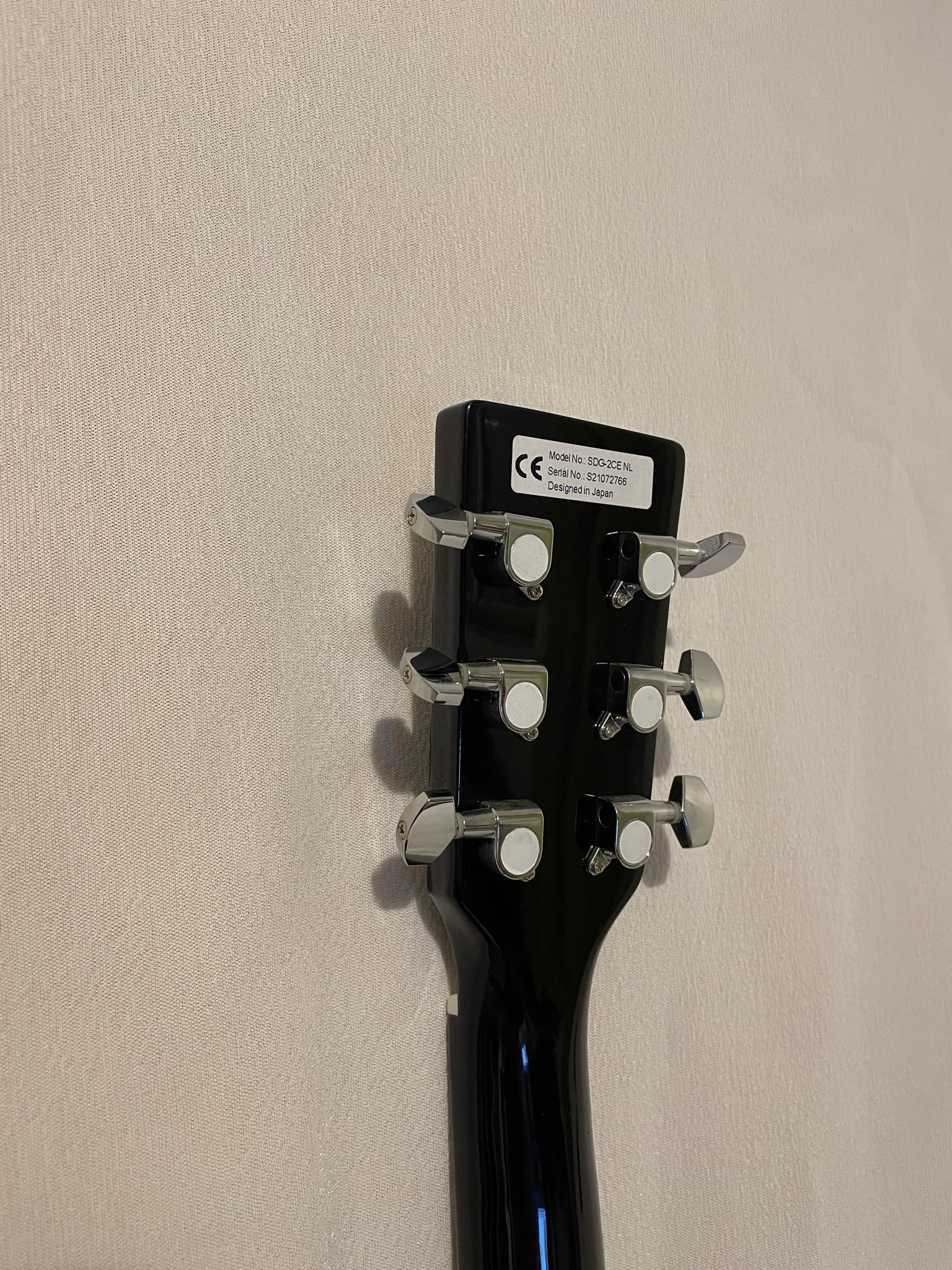 Découvrez la guitare folk électro - acoustique Suzuki, un - Cham Music - 