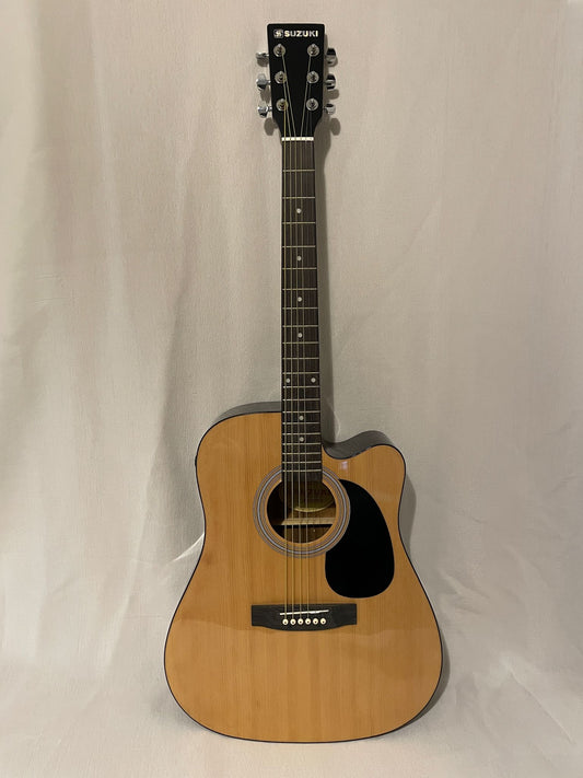 Découvrez la guitare folk électro - acoustique Suzuki, un - Cham Music - 