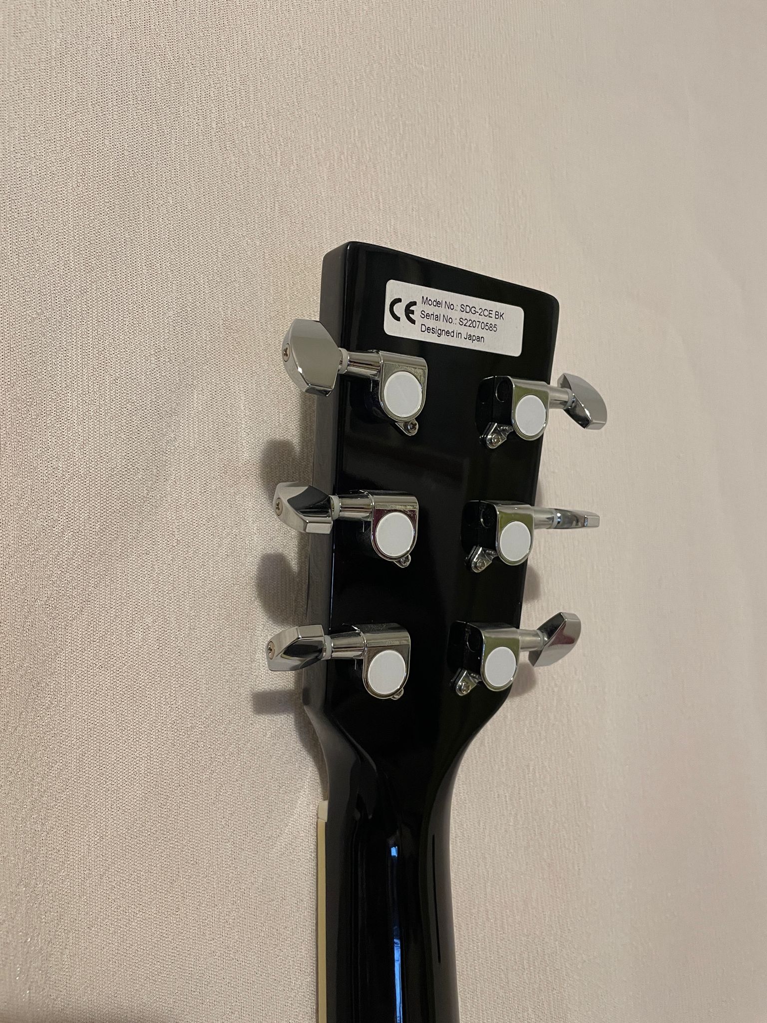 Découvrez la guitare folk électro - acoustique Suzuki, un - Cham Music - 