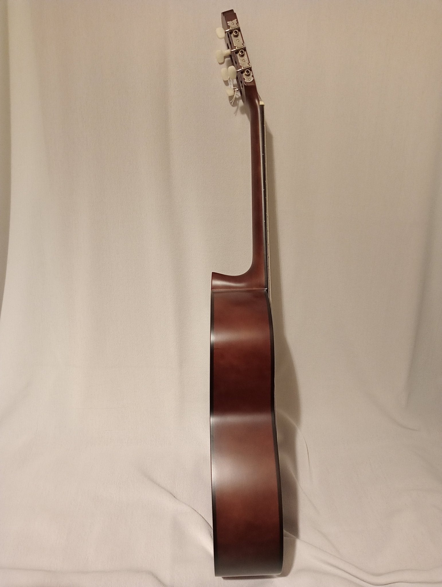 La guitare classique Pure de GEWA, en taille 4/4, est un - Cham Music - 
