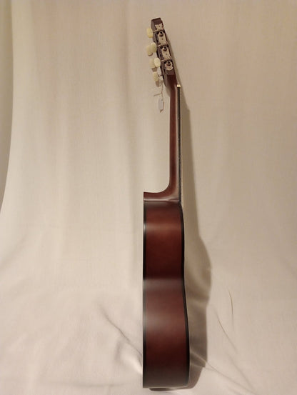 La guitare classique Pure de GEWA, en taille 4/4, est un - Cham Music - 