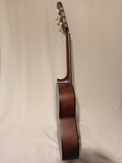 La guitare classique Pure de GEWA, en taille 4/4, est un - Cham Music - 
