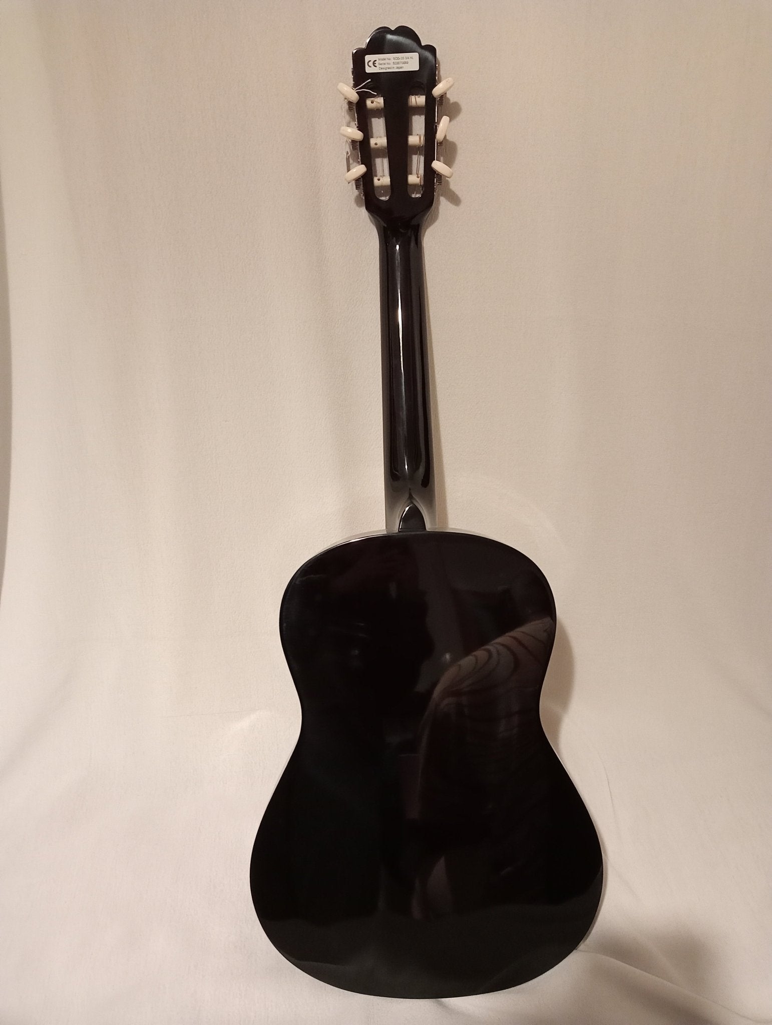 La guitare classique Suzuki allie des matériaux de qualité - Cham Music -