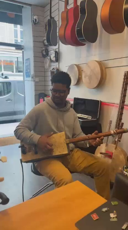 Guembri marocain amplifié artisanal peau de chèvre